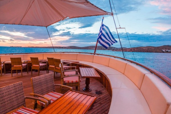 Galileo – upper – deck – outdoor – bar – lounge – area