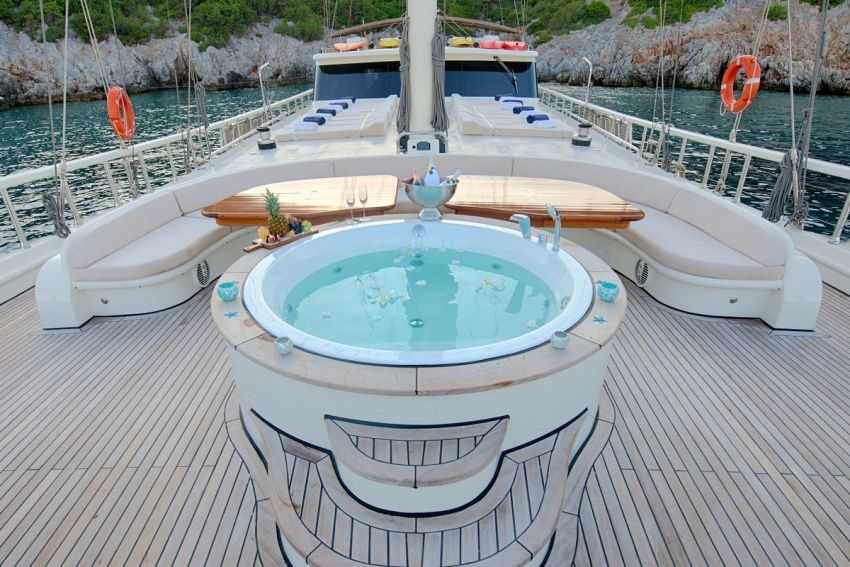 Gulet-Queen-of-Salmakis-09